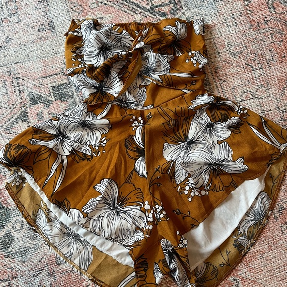 Never been worn SHEIN sleeveless romper - Picture 1 of 3